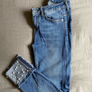 Zara Women’s fitted mid-rise jeans